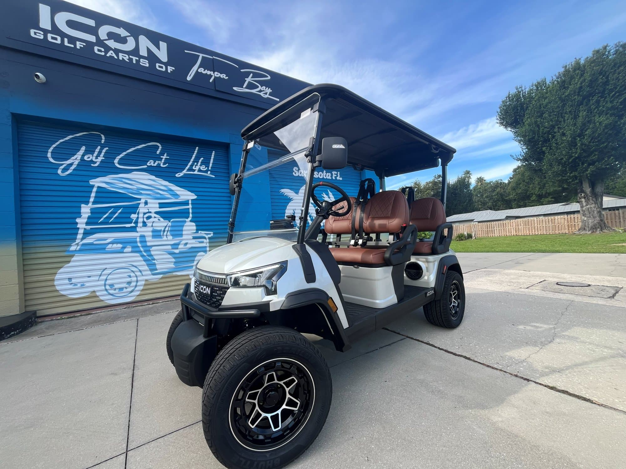 2026 ICON i40FX golf cart in White, photo 1 of 11 (stock IGC-1097)