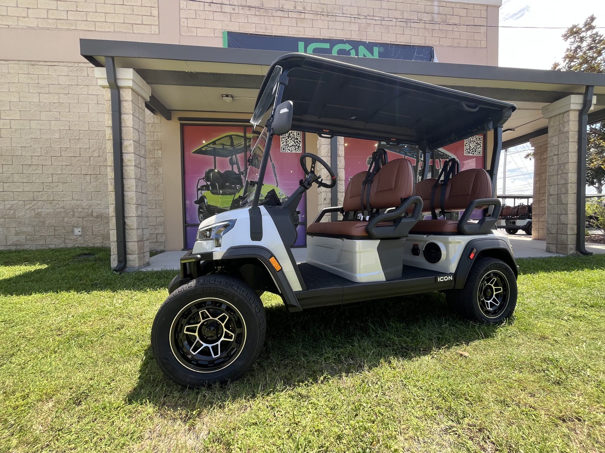 2026 ICON i40FX golf cart in White, photo 1 of 11 (stock IGC-1007)