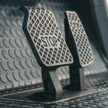 Anti-slip metal accelerator and brake pedals – ICON E40 floor controls